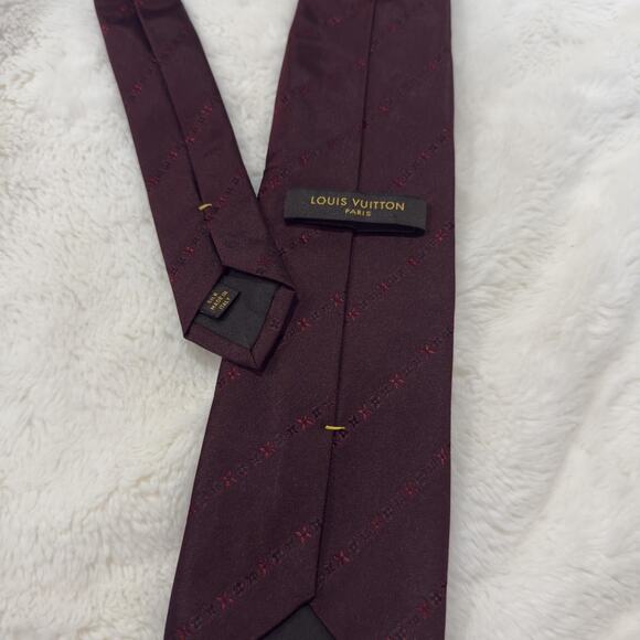 Louis Vuitton Tie Mens Burgundy 100% Silk Monogram Logo Pattern Italy LV - Picture 2 of 2